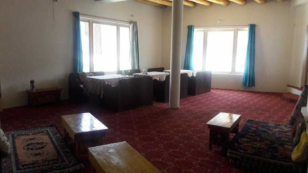 Hotel Mandalchan Leh Luaran gambar