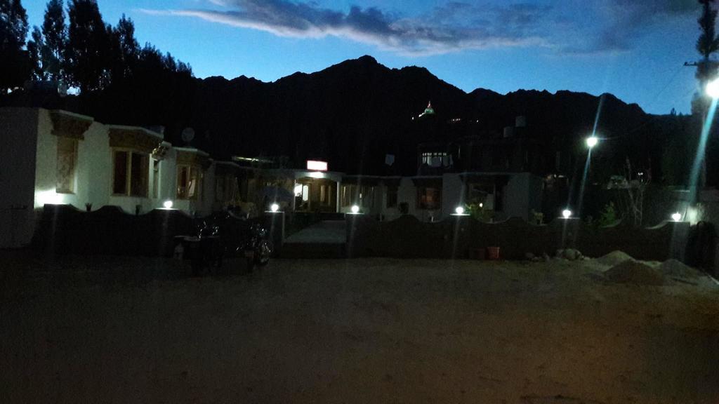 Hotel Mandalchan Leh Luaran gambar